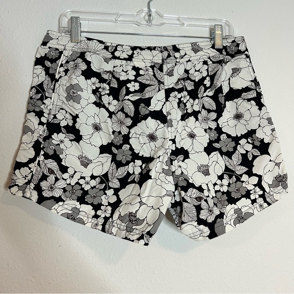Eddie Bauer Black and White Shorts with Tropical Flair Size 8 - Picture 3 of 5